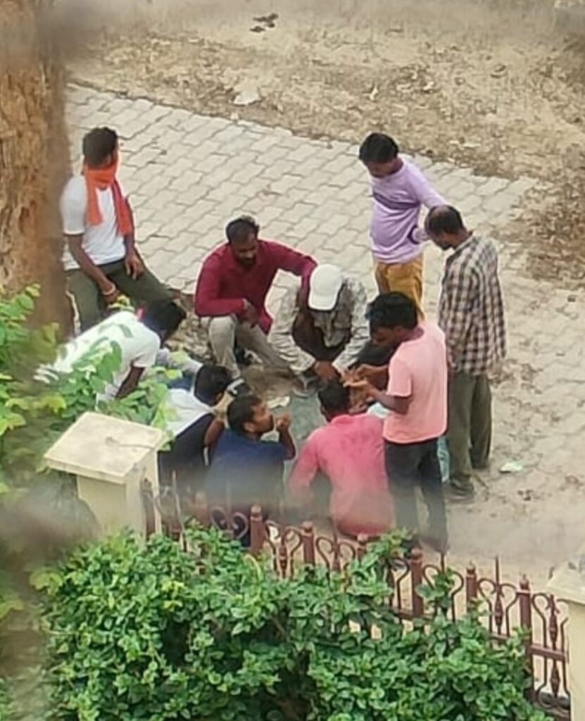 गोरखपुर देवरिया गार्डेनिया बाईपास पर सड़क किनारे गांजा, चरस व अवैध शराब की बिक्री जोरों पर