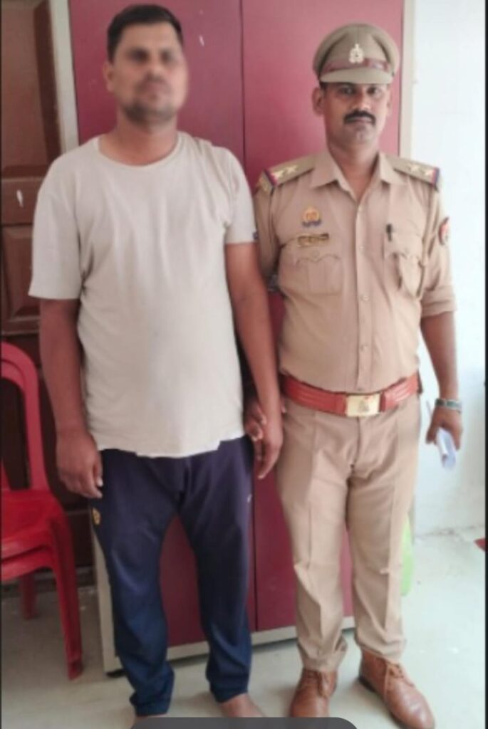 फर्जी दस्तावेज बनाकर जमीन का बैनामा करने वाला एक नफर वांछित अभियुक्त गिरफ्तार