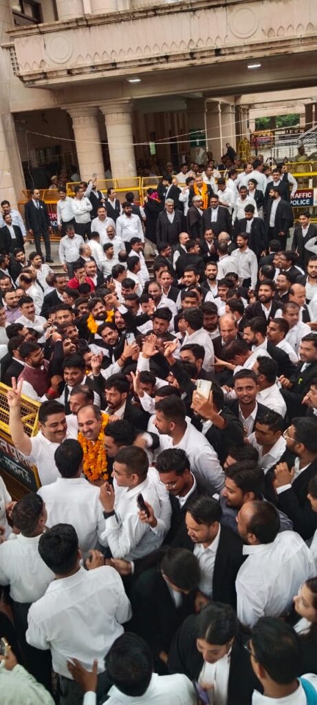 अवध बार एसोसिएशन चुनाव: एस. चंद्रा अध्यक्ष, ललित तिवारी महासचिव पद पर विजयी