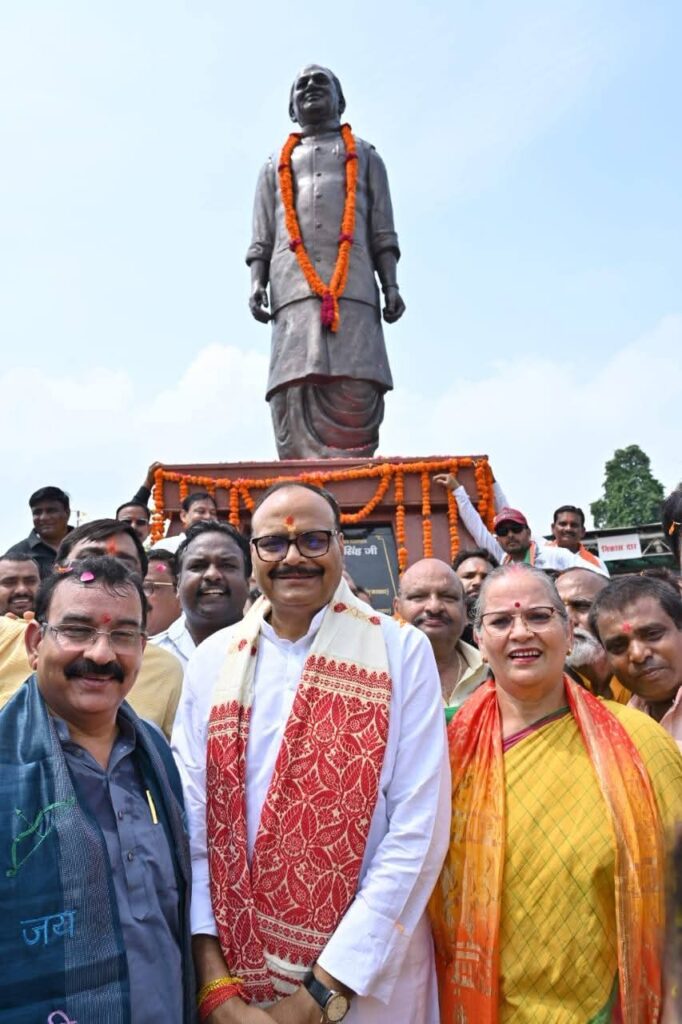 कल्याण सिंह की पुण्यतिथि पर बृजेश पाठक सहित भाजपा नेताओं ने दी श्रद्धांजलि