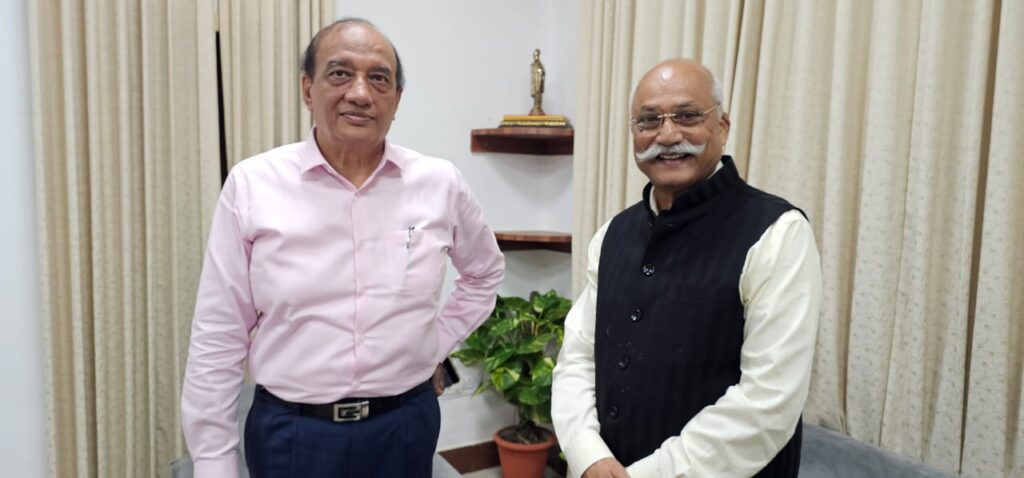 संस्कृतभारती के प्रतिनिधियों ने राज्यपाल के विशेष कार्याधिकारी पंकज जानी से शिष्टाचार भेंट