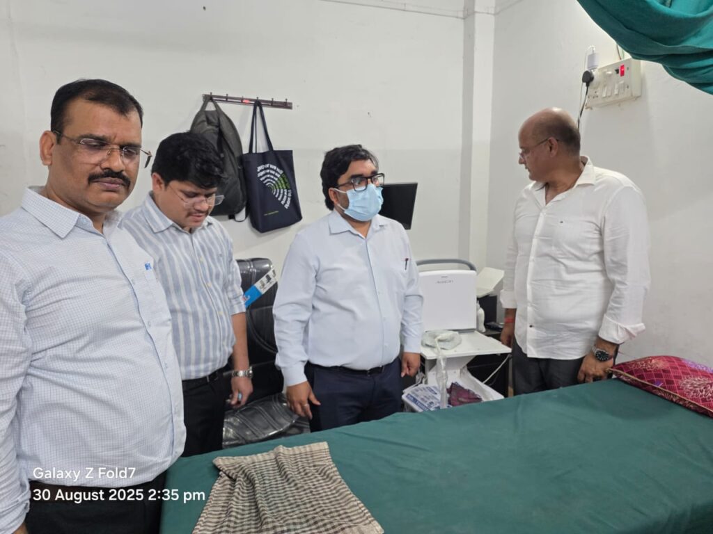 जिलाधिकारी द्वारा गठित टीम ने अवैध अस्पतालों को किया सील