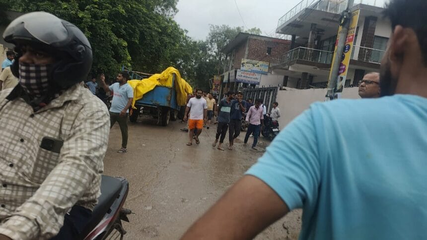 ग्रेटर नोएडा के युवक की संदिग्ध हालत में मौत: बुलंदशहर में नहर किनारे मिला शव, परिजनों ने जताई हत्या की आशंका