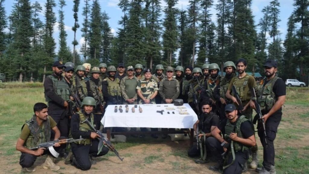 कुपवाड़ा में बड़ा एंटी टेरर ऑपरेशन: आतंकी ठिकाने से चाइनीज हथियारों का बड़ा जखीरा बरामद