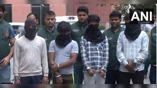 दिल्ली में बड़ी साजिश नाकाम: पुलिस ने पकड़े 5 आतंकी, IEDs बनाने का सामान बरामद