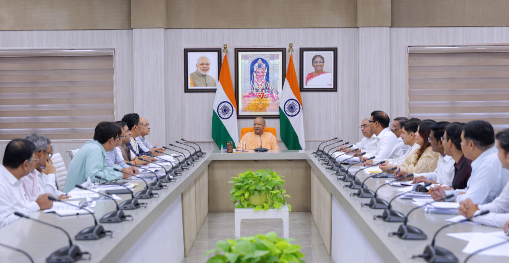 मुख्यमंत्री ने हथकरघा एवं वस्त्रोद्योग विभाग की समीक्षा की, संत कबीर वस्त्र एवं परिधान पार्क योजना को दी मंजूरी