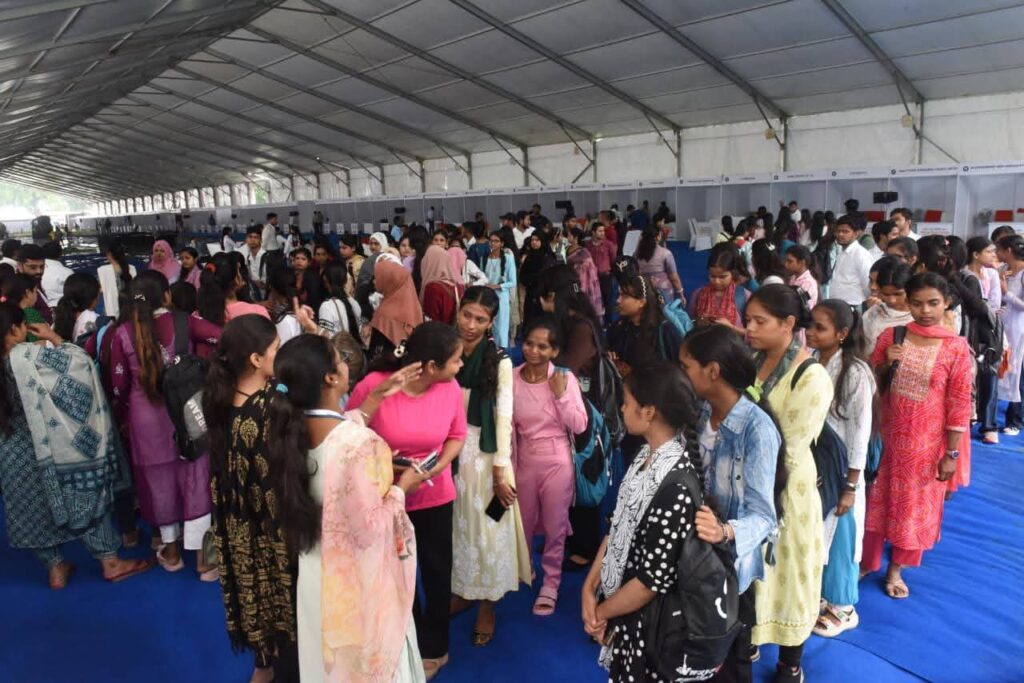 लखनऊ कौशल महोत्सव का भव्य शुभारंभ, पहले दिन 3513 युवाओं को मिला रोजगार का अवसर