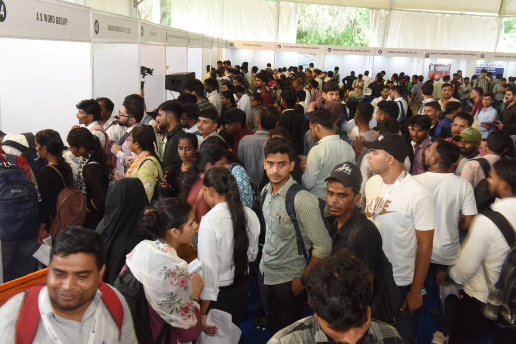 लखनऊ कौशल महोत्सव 2025: मूसलाधार बारिश भी नहीं तोड़ पाई युवाओं का जज़्बा