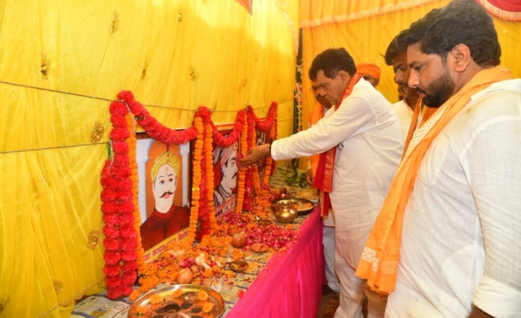 मंत्री ए.के. शर्मा ने अंबेडकर प्रतिमा व शहीद स्मारक पर दी श्रद्धांजलि