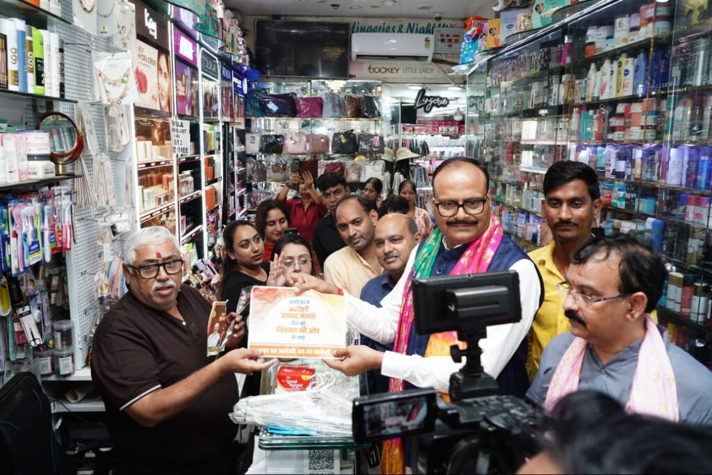 उपमुख्यमंत्री बृजेश पाठक, वित्त मंत्री सुरेश खन्ना सहित विधायकों ने किया जनसंपर्क