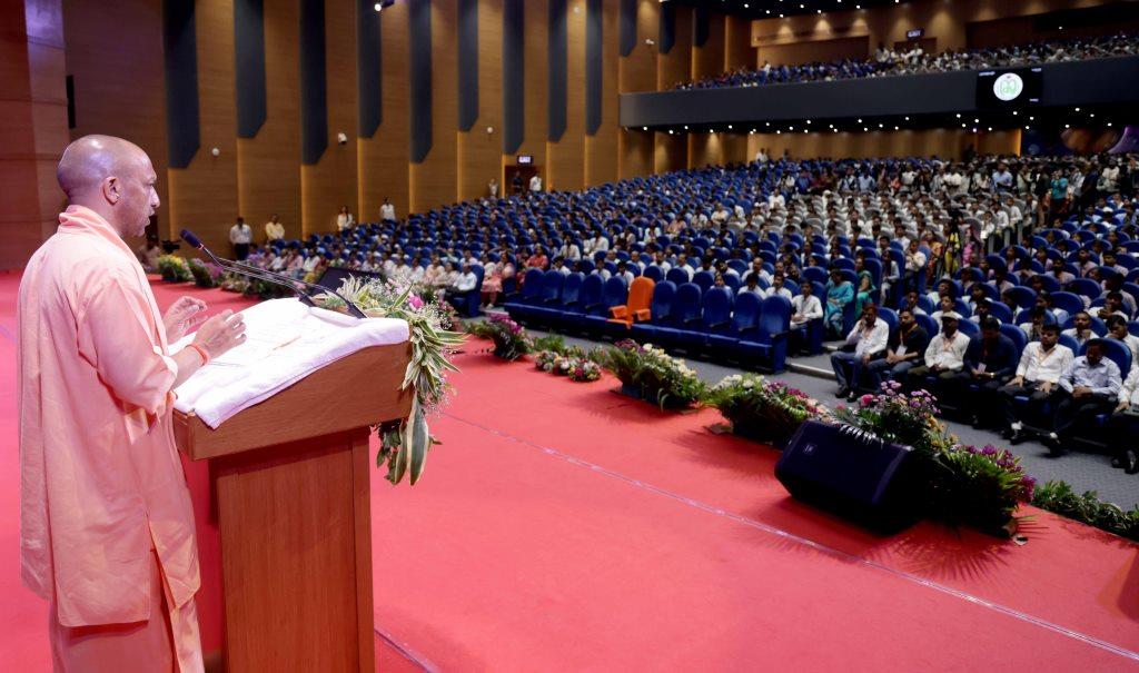 शिक्षा से ही आत्मनिर्भर और विकसित भारत का सपना साकार होगा : मुख्यमंत्री योगी