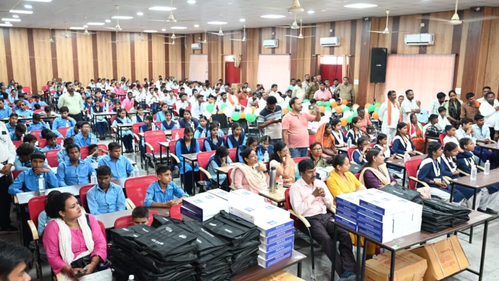 सेवा पखवाड़ा में नई उम्मीद: दिव्यांगजनों के हाथों में पहुंचा आत्मनिर्भरता का सहारा