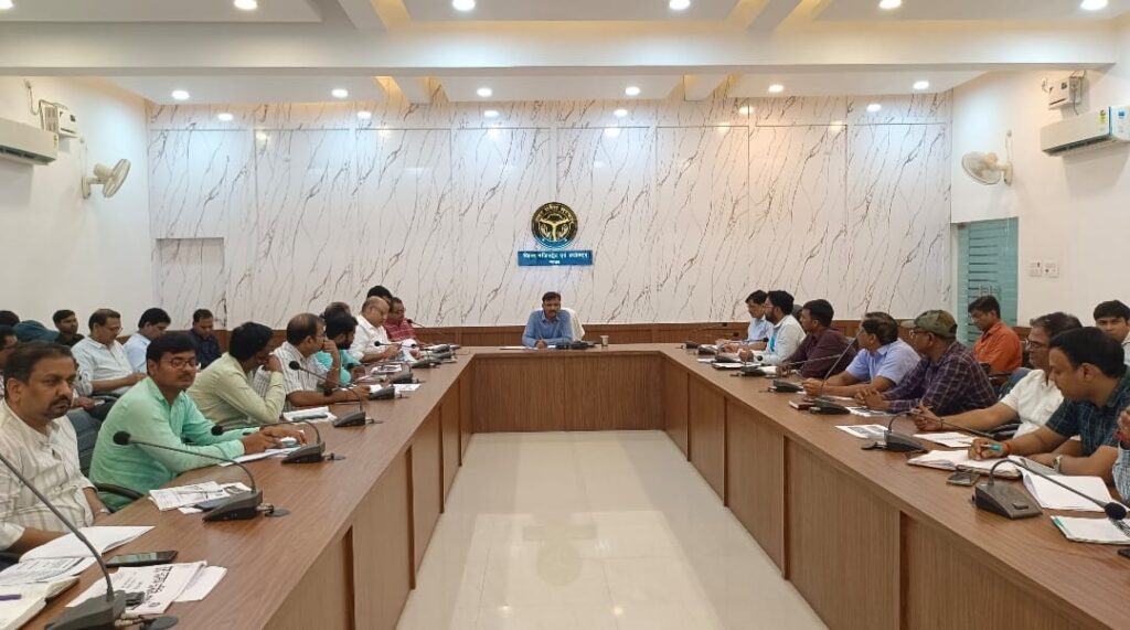 जिलाधिकारी की अध्यक्षता में संचारी रोग नियंत्रण एवं दस्तक अभियान की बैठक संपन्न