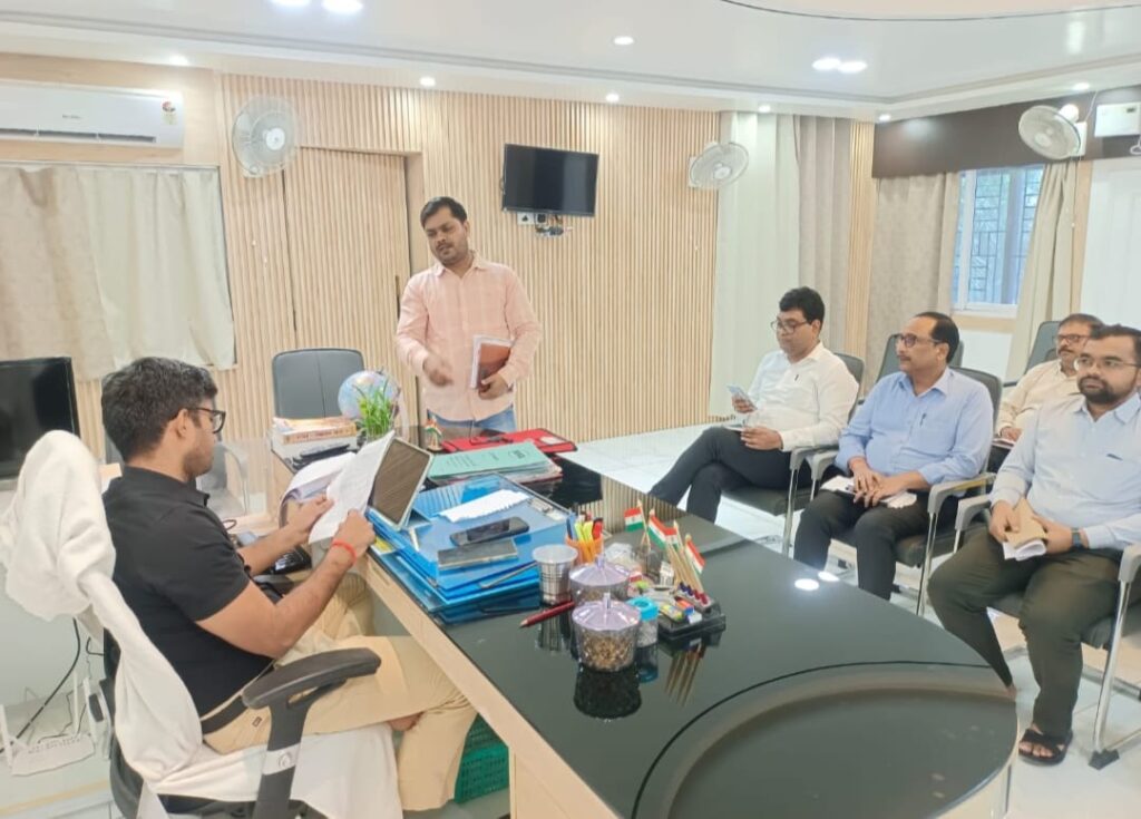 मिशन शक्ति फेज 5.0 की सफलता हेतु मुख्य विकास अधिकारी ने अधिकारियों संग की बैठक