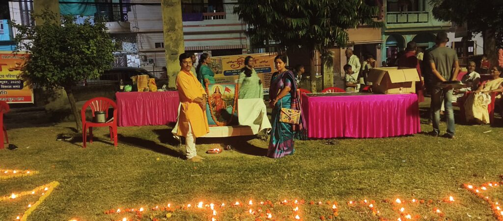 कुटुंब प्रबोधन कार्यक्रम में गूंजे राष्ट्रभक्ति के स्वर, दीपों से सजा अखंड भारत ,