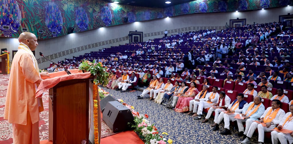 मुख्यमंत्री योगी ने सरदार पटेल की 150वीं जयंती पर कहा — “विकसित भारत का शताब्दी संकल्प ही सच्ची श्रद्धांजलि”