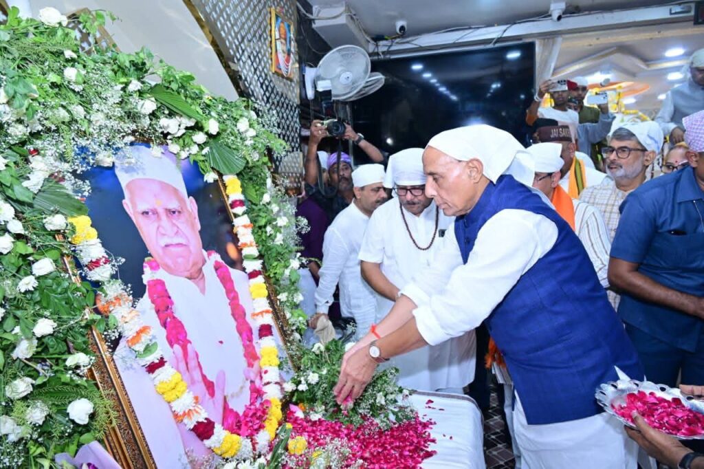 रक्षा मंत्री राजनाथ सिंह ने संत आसूदाराम आश्रम में श्रद्धांजलि अर्पित की और शोक व्यक्त किया