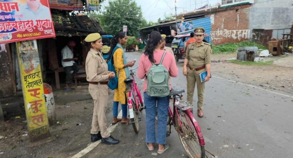 मधुबन पुलिस के द्वारा निकाली गई जागरूकता रैली ,नागरिकों को बताए उनके संवैधानिक अधिकार ,छात्राओं को मुखर बनने की दी सलाह