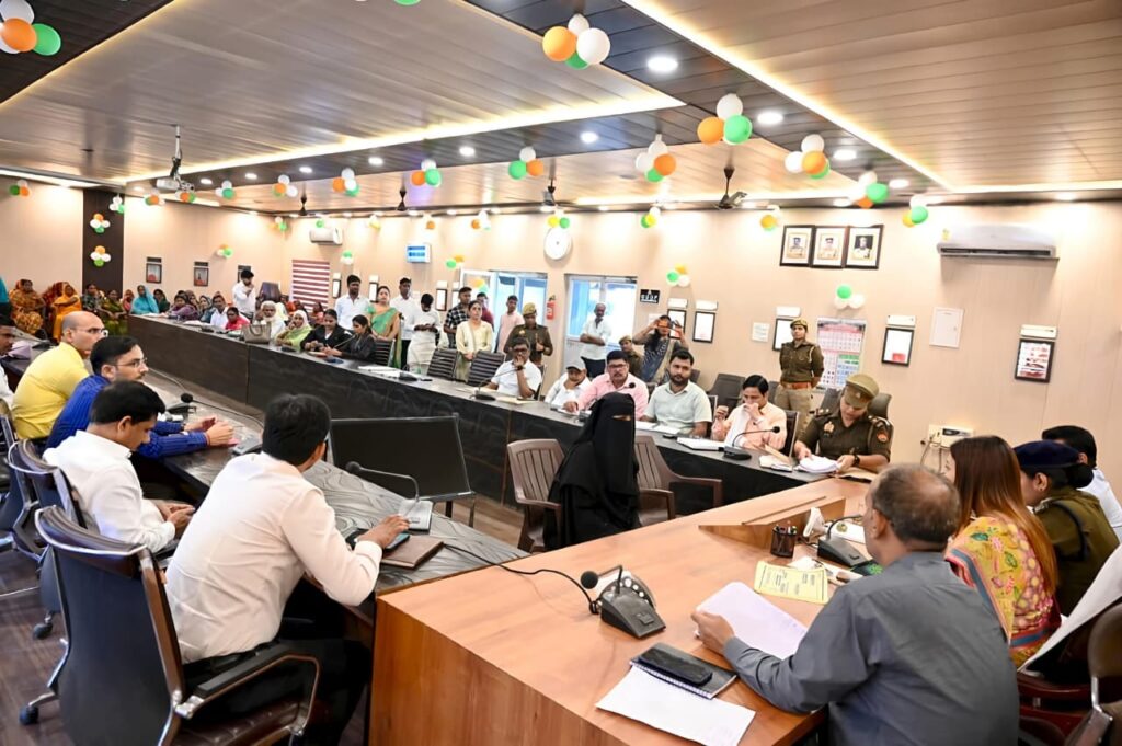 आजमगढ़ में महिला आयोग की जनसुनवाई — नारी सशक्तिकरण के प्रति सरकार की अटूट प्रतिबद्धता का प्रतीक