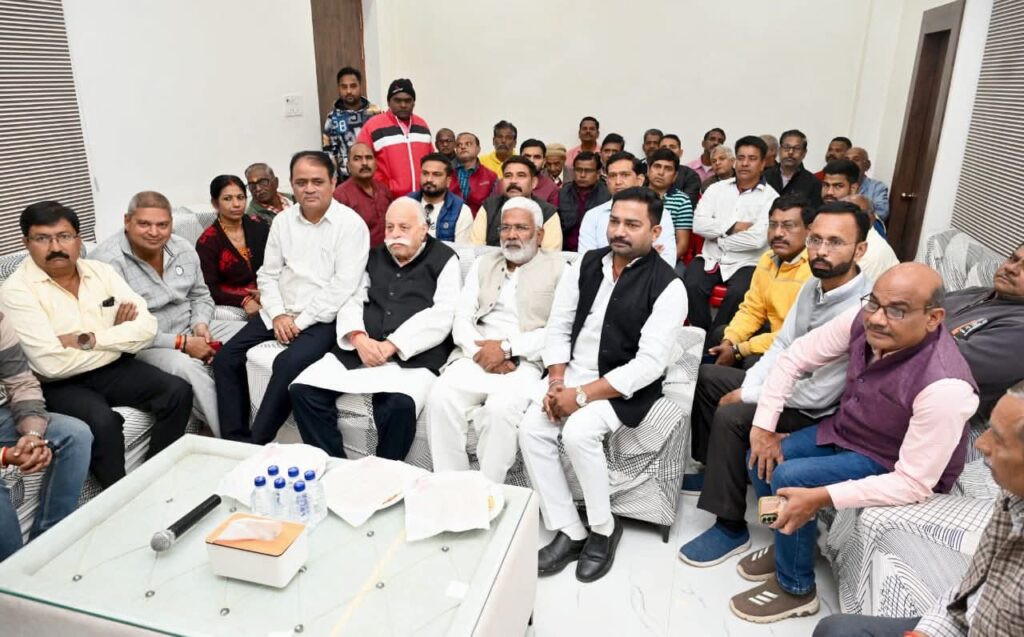 मंत्री–विधायकों ने कार्यकर्ताओं संग बूथ स्तर पर सुना ‘मन की बात’