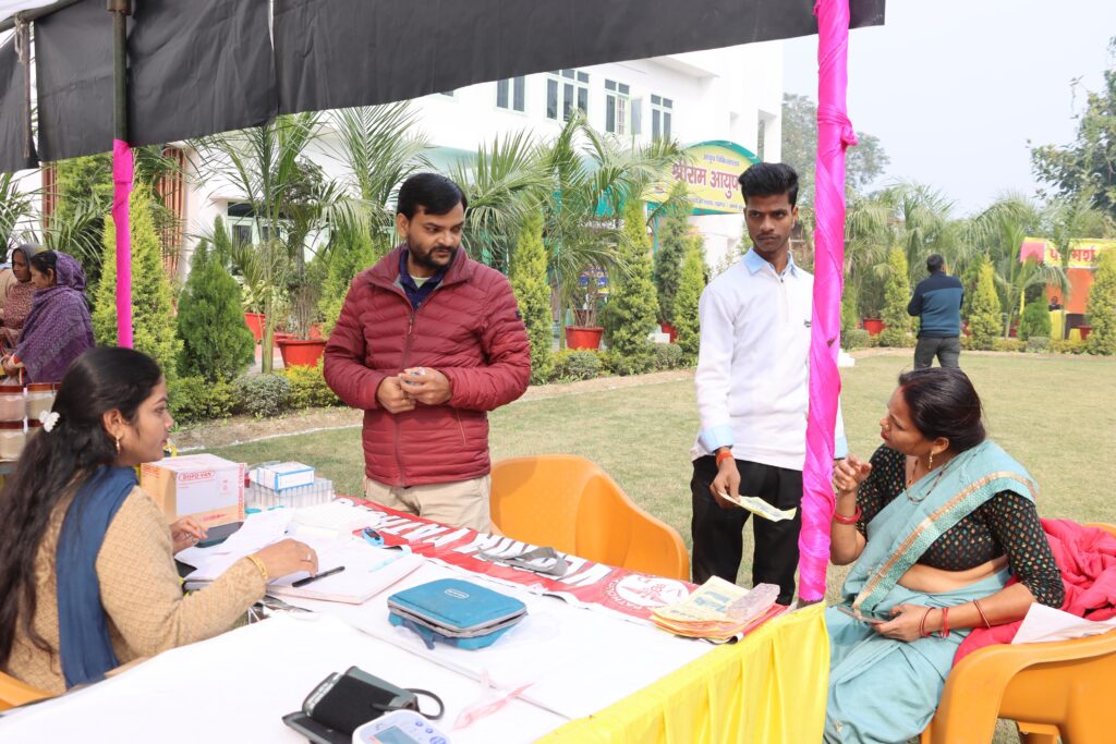 प्राचीन मर्म-चिकित्सा के दिव्य परम्परा का साक्षी बना श्रीराम आयुष केन्द्र,