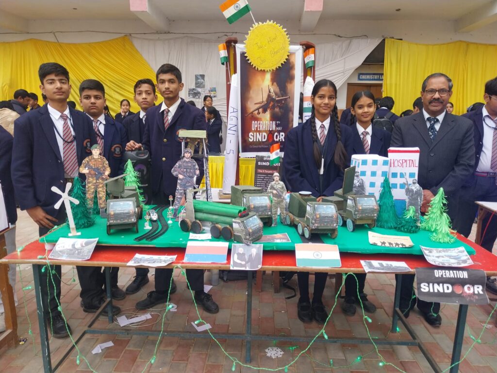 करियर कॉन्वेंट कॉलेज में विज्ञान प्रदर्शनी, नवाचार और रचनात्मकता का जीवंत मंच