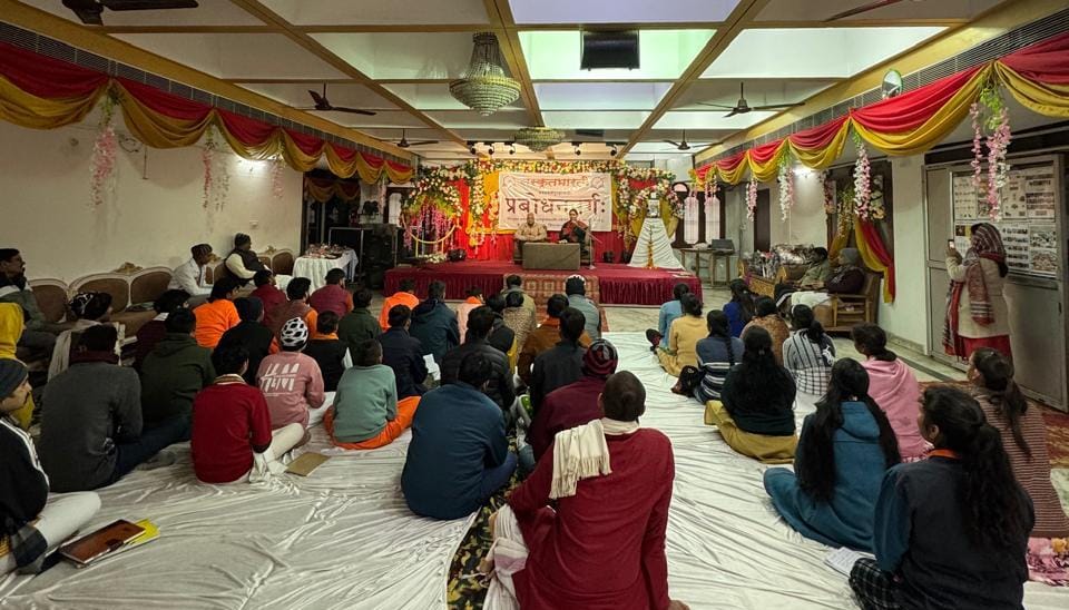 संस्कृत चेतना का आलोक: प्रबोधन वर्ग में वैदिक गरिमा और सांस्कृतिक संकल्प का उदात्त संगम