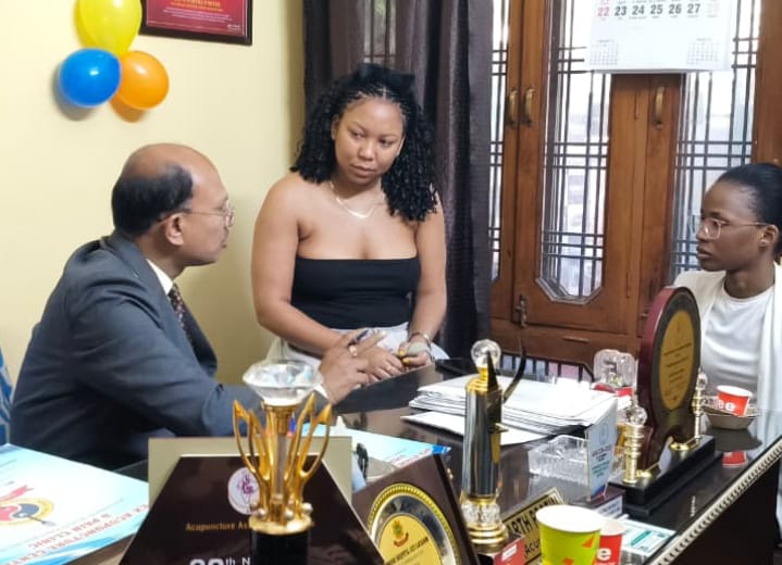 राष्ट्रीय एक्यूपंक्चर दिवस पर निःशुल्क समन्वित चिकित्सा शिविर का आयोजन