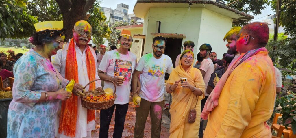 होलिका दहन: अनीति पर नीति की अनश्वर विजय का दिव्य प्रतीक