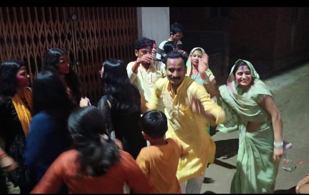 रंगोत्सव में थिरके कदम : युवाओं, युवतियों व महिलाओं ने डीजे की धुन पर जमकर लगाए ठुमके