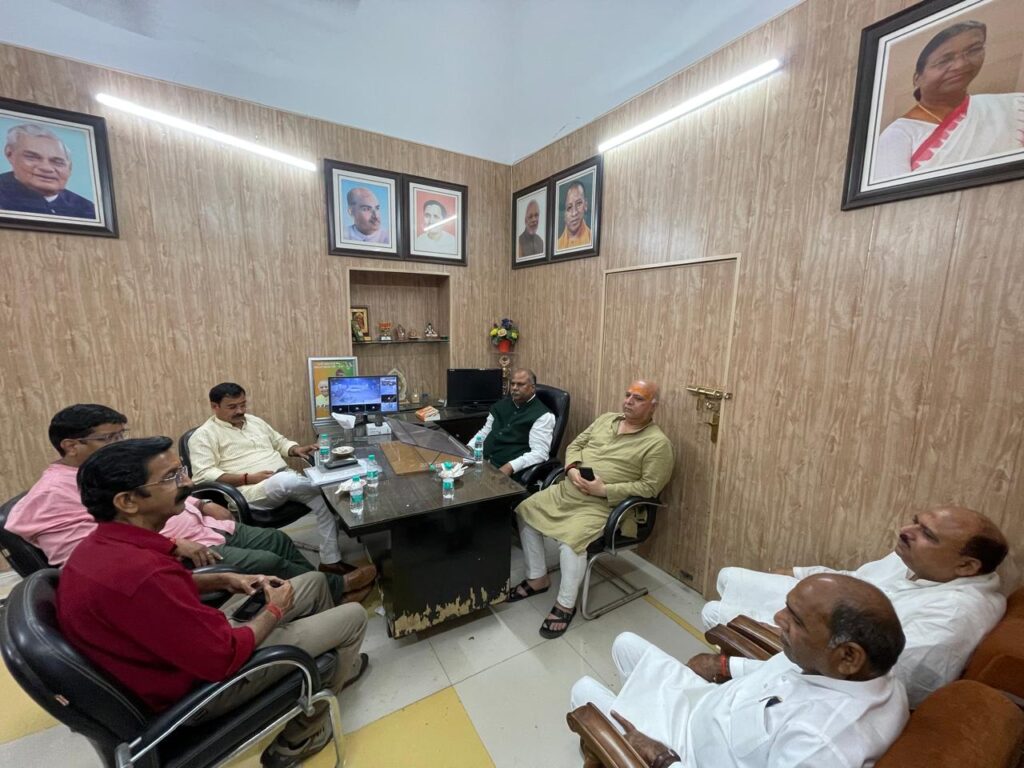 राजधानी में पुनः आलोकित हुआ सौहार्द का अनुपम रंगोत्सव लालजी टंडन द्वारा प्रतिष्ठित परंपरा में पुनः प्रस्फुटित हुआ होली मिलन का विराट अध्याय