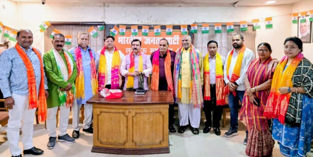 भारतीय जनता पार्टी लखनऊ महानगर कार्यालय में नामित पार्षदों का गरिमामय अभिनंदन