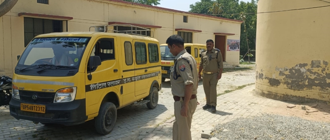 “मानकों से खिलवाड़ पर कड़ा प्रहार: स्कूली वाहनों पर प्रशासन सख्त” 