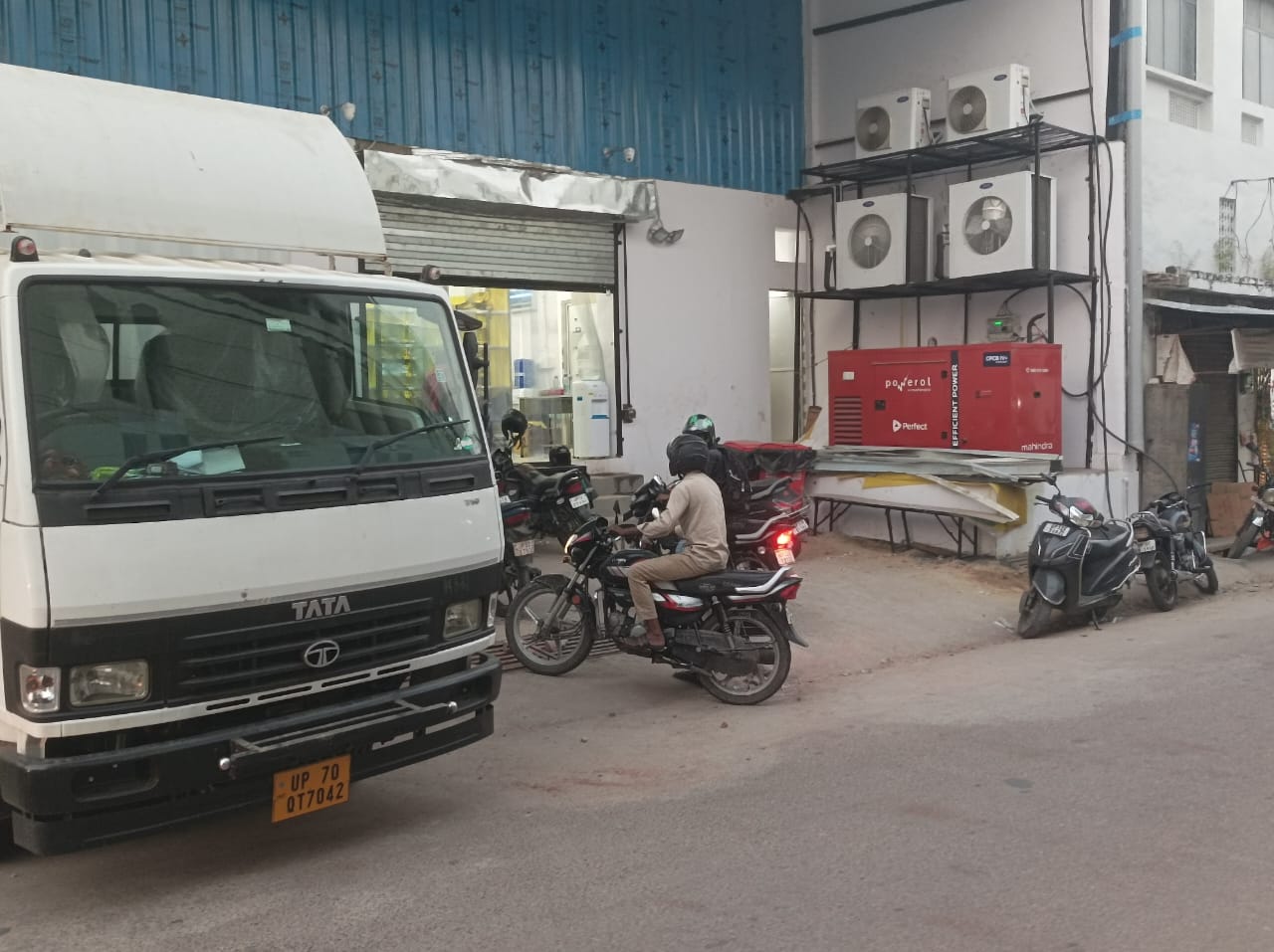  डालीगंज के रिहायशी सुकून पर 'व्यावसायिक' प्रहार, नियमों को ठेंगा दिखा रहा वेयरहाउस