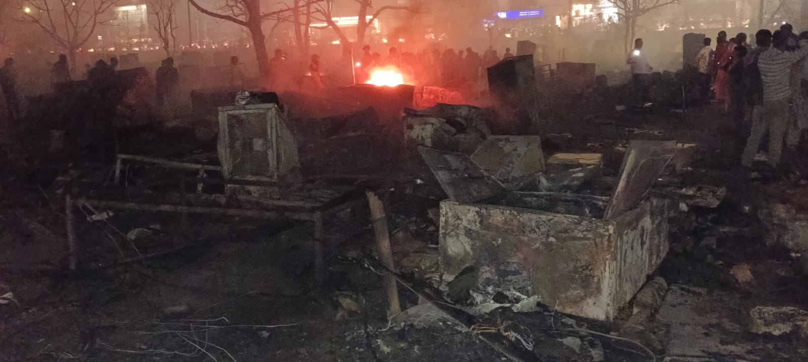 *“आत्मप्रवंचना के शिकार बनते लोग: आग से अधिक भयावह वह झूठ, जो भीतर जल रहा है”*