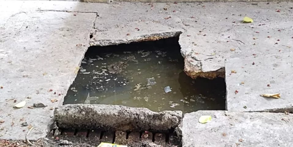 18 मई से सीवर संकट में डूबा सेक्टर-जे: शिकायतों के ढेर पर बैठा सिस्टम, आखिर कब मिलेगी राहत?