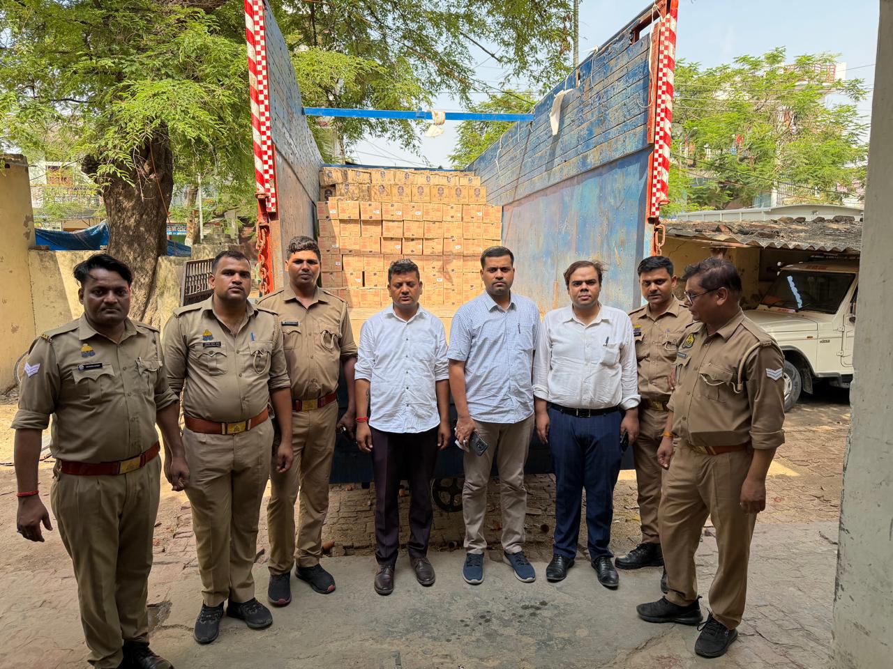 आबकारी विभाग की बड़ी कार्रवाई: ट्रक से 400 पेटी अवैध अंग्रेजी शराब बरामद, चालक गिरफ्तार