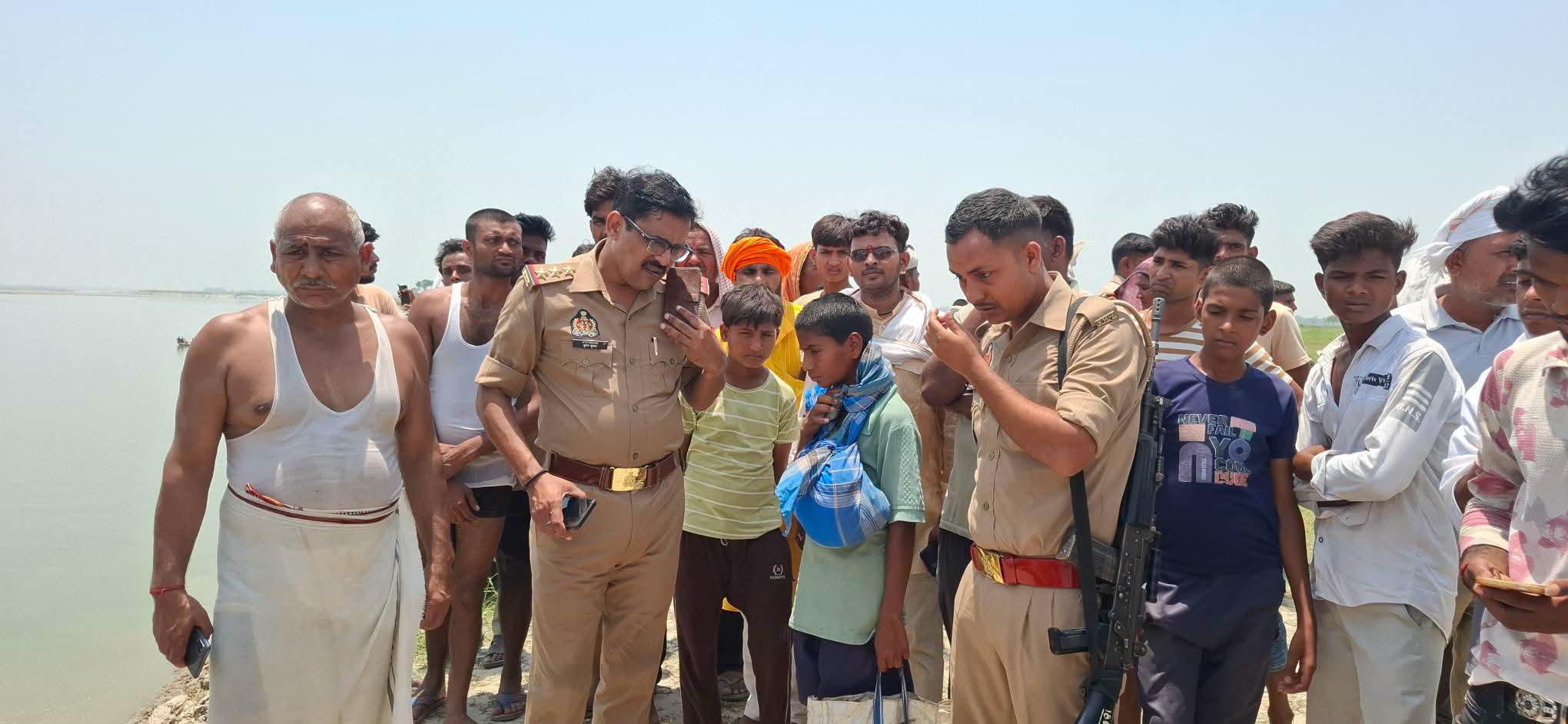 भाई की जान बचाने के लिए मौत से भिड़ीं दो सगी बहनें, घाघरा की तेज धारा में हुईं लापता; भाई सकुशल बचा