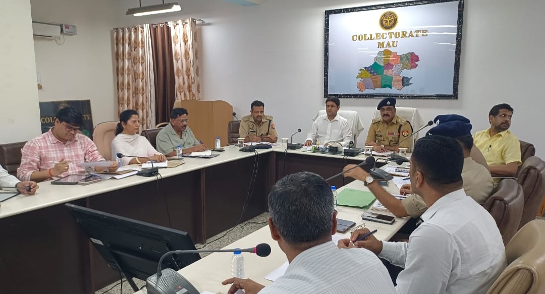 जघन्य अपराधों में अपराधियों को हर हाल में दिलाएं सजा, चार्जशीट में देरी बर्दाश्त नहीं: डीएम आनंद वर्धन