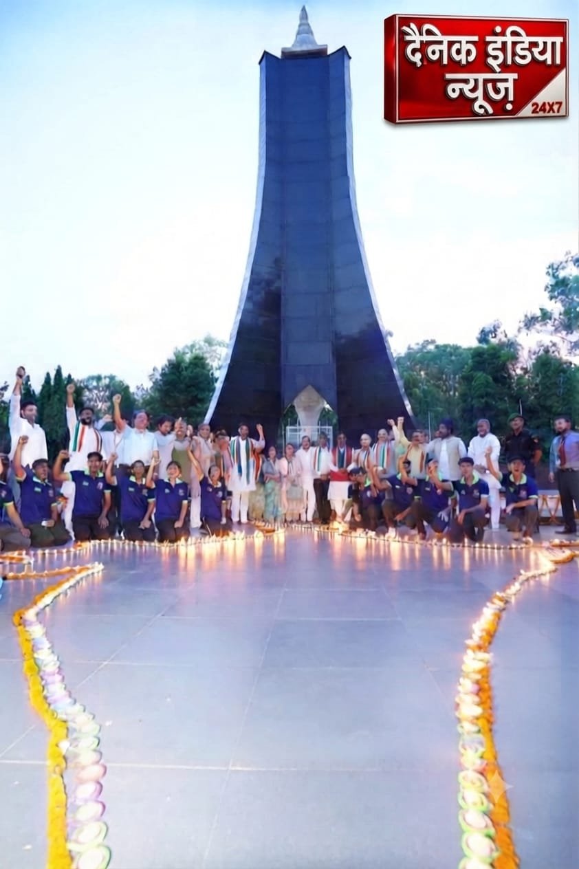 527 दीपों की दिव्य सलामी से गूँजा लखनऊ, कारगिल के अमर रणबांकुरों के चरणों