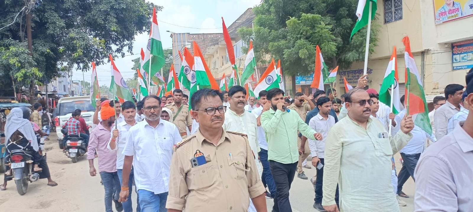 तिरंगे की आन पर उमड़ा मधुबन, भारत माता के जयघोष से गूंज उठा पूरा नगर