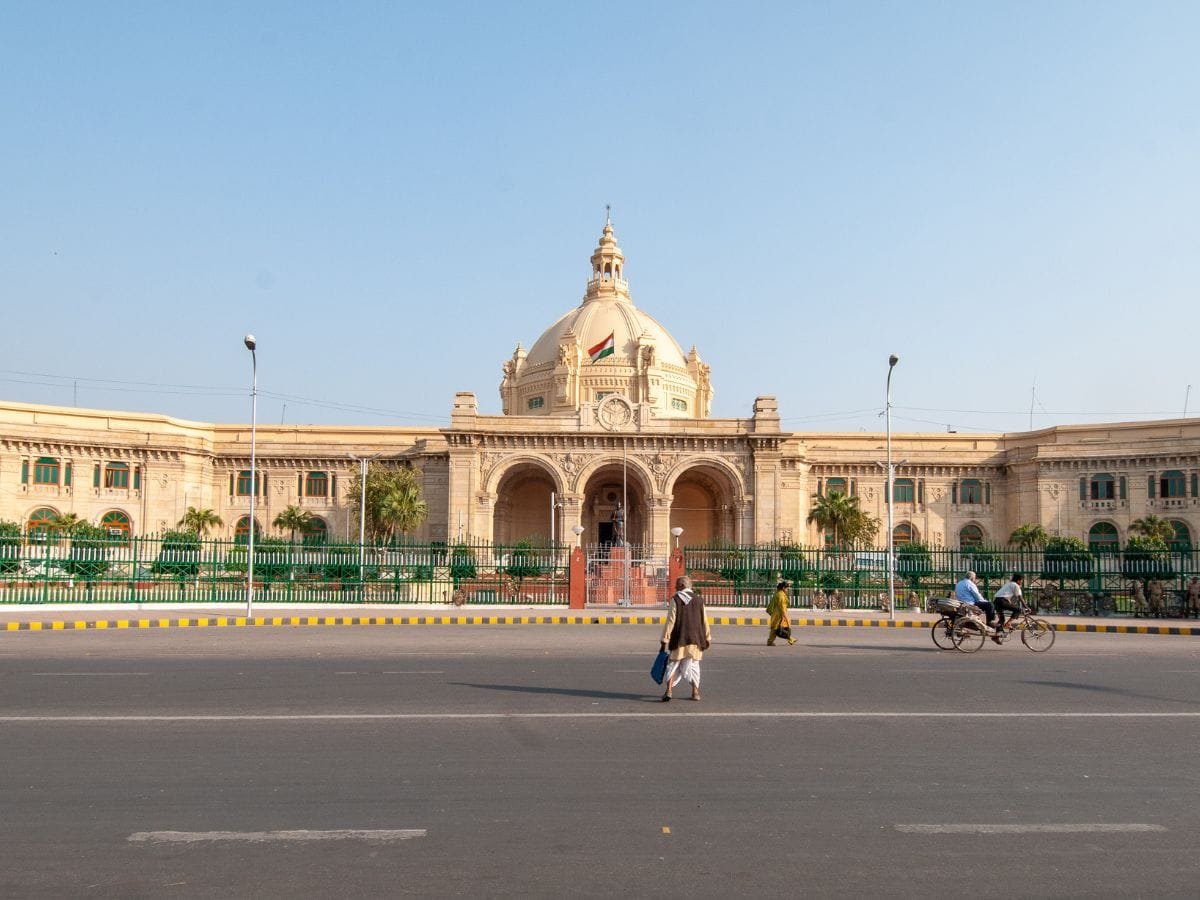 ढाई लाख युवाओं की मेहनत पर भारी पड़े रसूखदार रिश्ते? विधानसभा भर्ती विवाद की परतें खोल रहे न्यायालयी अभिलेख