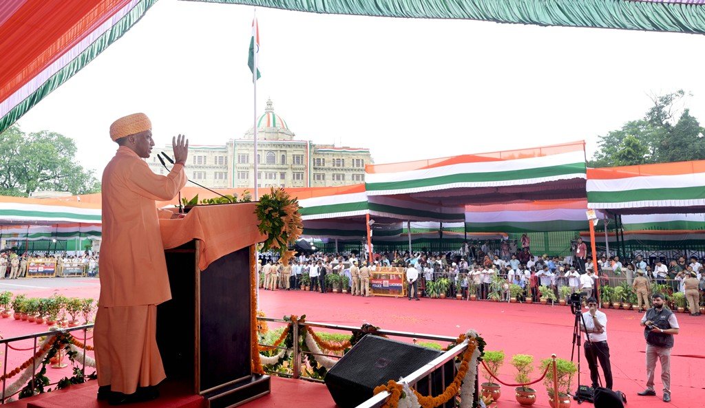 विरासत से विकसित भारत तक: मुख्यमंत्री ने स्वतंत्रता दिवस पर रखा उत्तर प्रदेश के नव निर्माण का रोडमैप