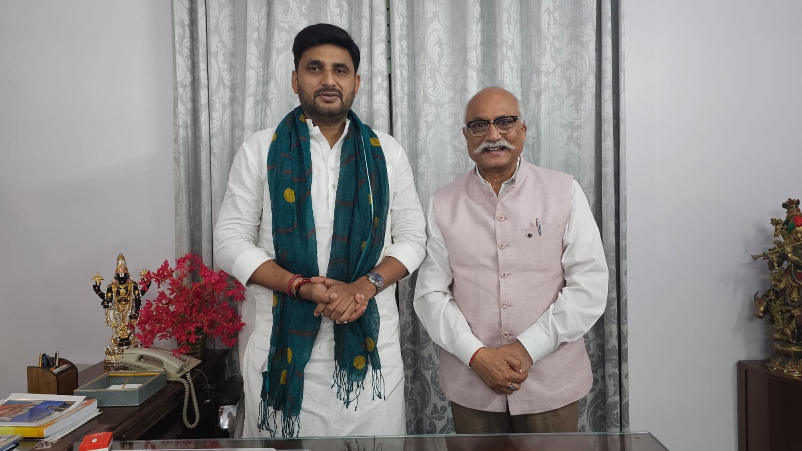 तिरंगा यात्रा को जन-जन का अभियान बनाने पर मंथन, भाजपा उपाध्यक्ष नीरज सिंह से जितेन्द्र प्रताप सिंह की शिष्टाचार भेंट