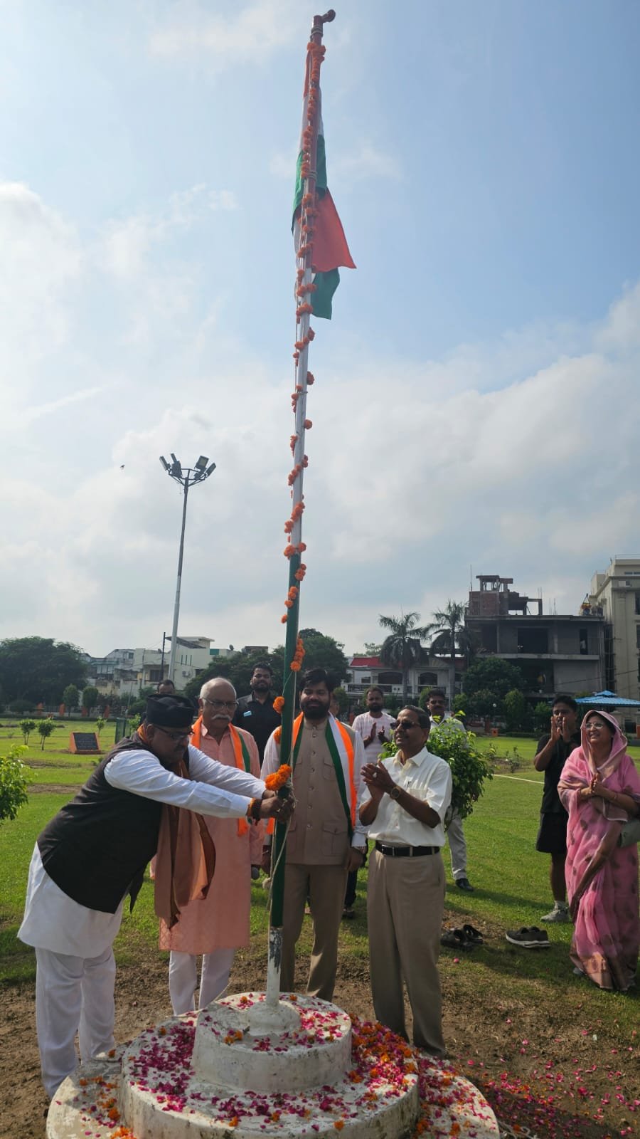 वंदेमातरम् के स्वरों से गूंजा महानगर विस्तार, तिरंगे की आन-बान-शान में डूबा लखनऊ