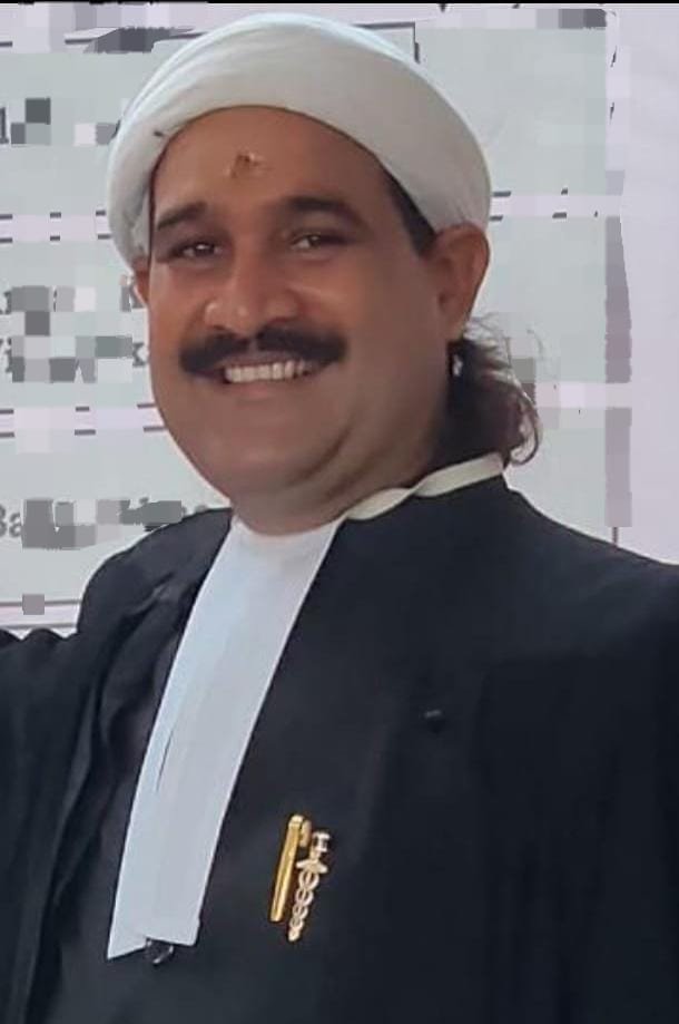 जो हर लड़ाई में वकीलों के साथ खड़ा रहा, क्या आज अधिवक्ता समाज उसके साथ खड़ा होगा?