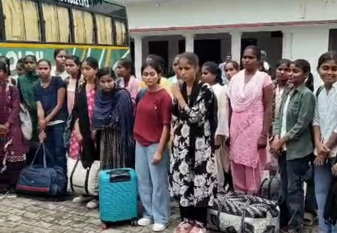 संघर्ष से स्वाभिमान तक: शाहजहाँपुर की 100 बेटियों ने बदली अपने भविष्य की दिशा