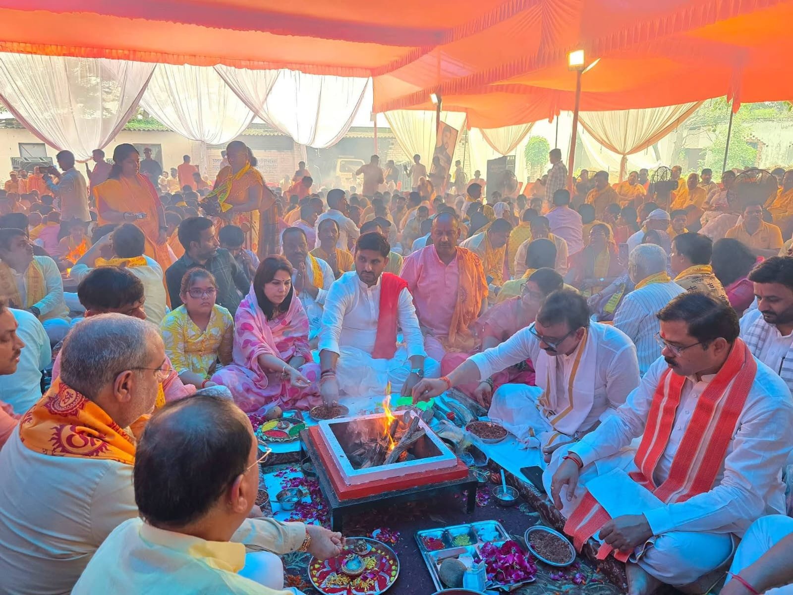 सत्ता के शिखर पर पहुंचकर संस्कृति की शरण—डॉ. नीरज सिंह ने जन्मदिवस पर रचा 24 कुण्डीय गायत्री महायज्ञ का अनुपम अध्याय