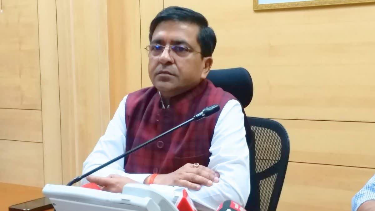 यूपी की नौकरशाही में बड़ा फेरबदल: विभाग बदले, चेहरे घुमाए, सवाल वही रहे
