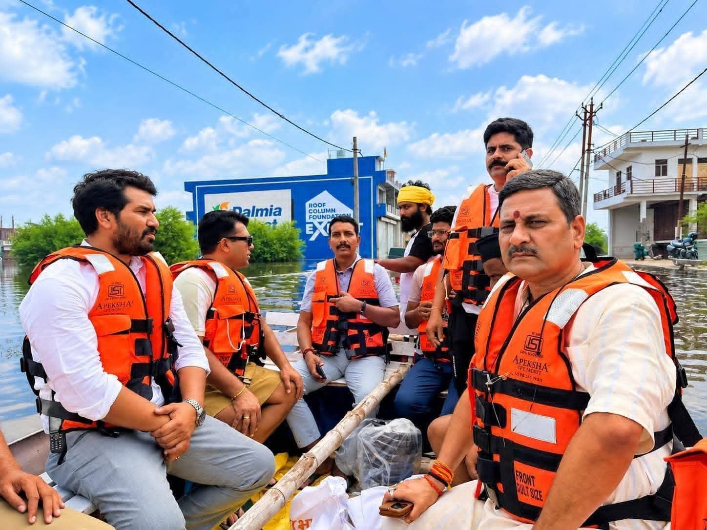 जब बाढ़ ने रास्ते रोके, तब सेवा के संकल्प ने थामी पीड़ितों की राह; छह दिन से नावों के सहारे राहत पहुँचा रहे संघ और सेवा भारती के स्वयंसेवक
